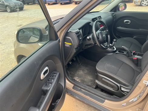 Used 2014 Kia Soul FWD image 11