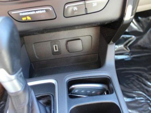 Used 2017 Ford Escape Titanium FWD image 29