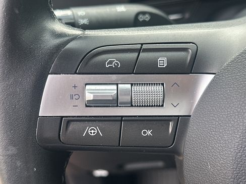 Used 2025 Hyundai Kona SEL FWD image 24