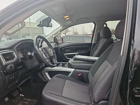Used 2021 Nissan Titan SV w/ SV Convenience Package image 16