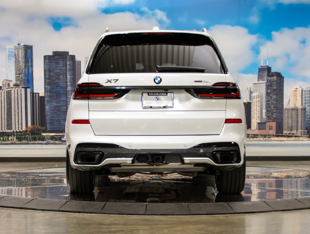 Used 2025 BMW X7 xDrive40i w/ M Sport Package AWD/4WD image 11