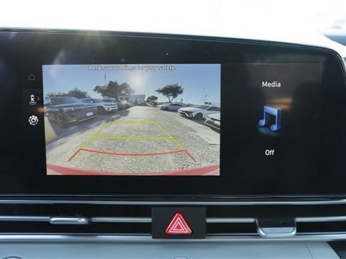 New 2025 Hyundai Elantra Limited image 14