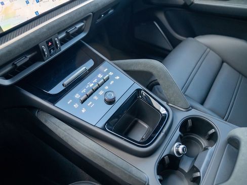 New 2026 Porsche Cayenne Turbo GT AWD/4WD image 20