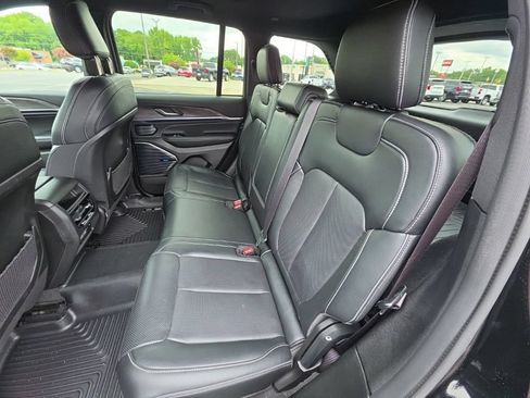 Used 2022 Jeep Grand Cherokee Overland AWD/4WD image 14