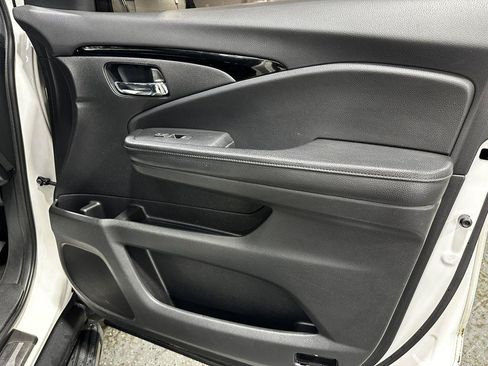 Used 2017 Honda Pilot Touring image 50
