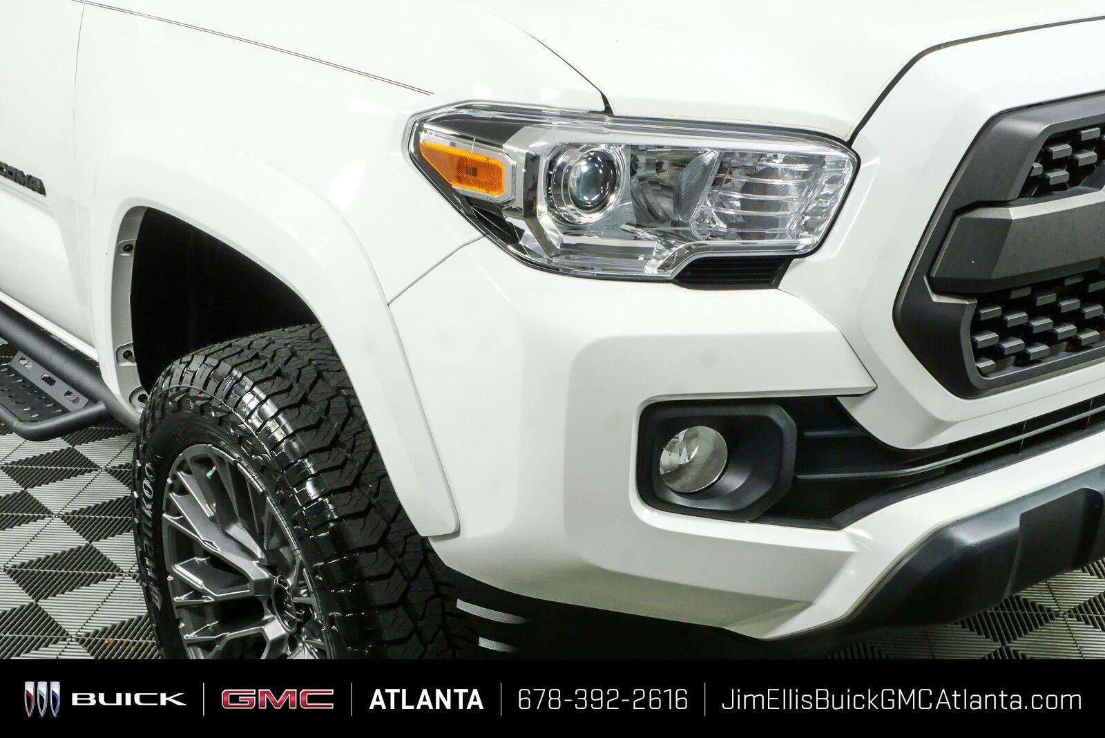 Used 2022 Toyota Tacoma SR5 w/ Technology Package RWD image 34