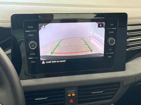 Used 2025 Volkswagen Jetta SE FWD image 24