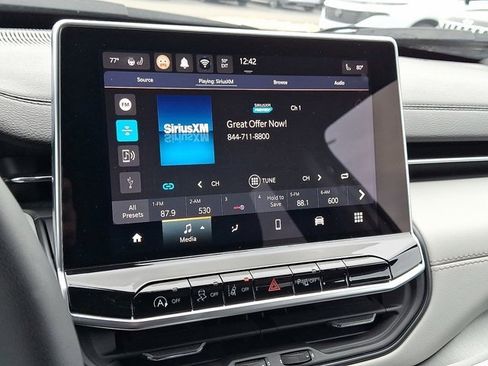 Certified 2024 Jeep Compass Limited image 19