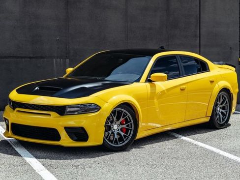 Used 2018 Dodge Charger SRT w/ Technology Group RWD image 35