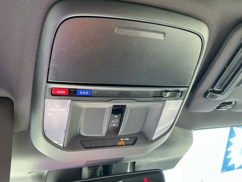 Used 2025 Subaru Forester Premium image 37