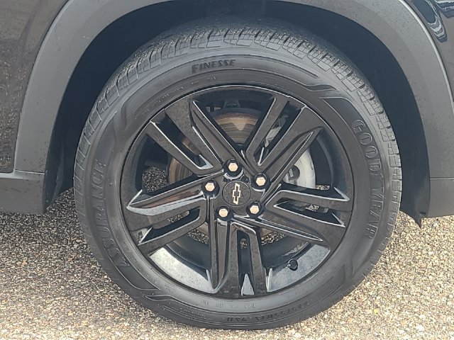 Used 2025 Chevrolet Trax ACTIV w/ Sunroof Package FWD image 9