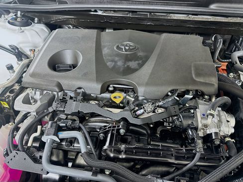 Used 2025 Toyota Camry SE FWD image 32