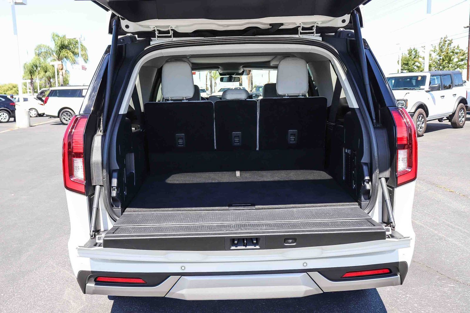Certified 2025 Ford Expedition Max Platinum w/ Driver's Package AWD/4WD image 29