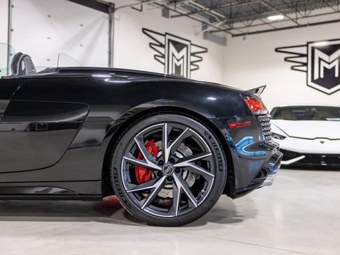 Used 2021 Audi R8 V10 w/ Premium Package image 16