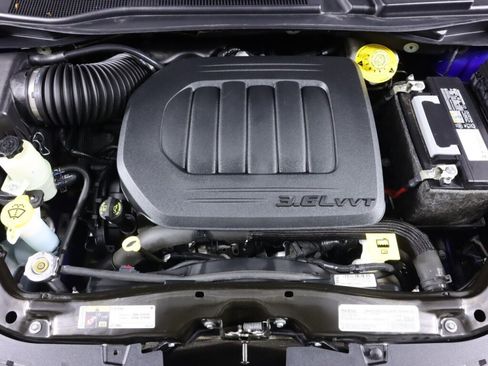 Used 2019 Dodge Grand Caravan SE w/ UConnect Hands-Free Group image 36