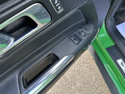 Used 2019 Ford Mustang Premium image 17