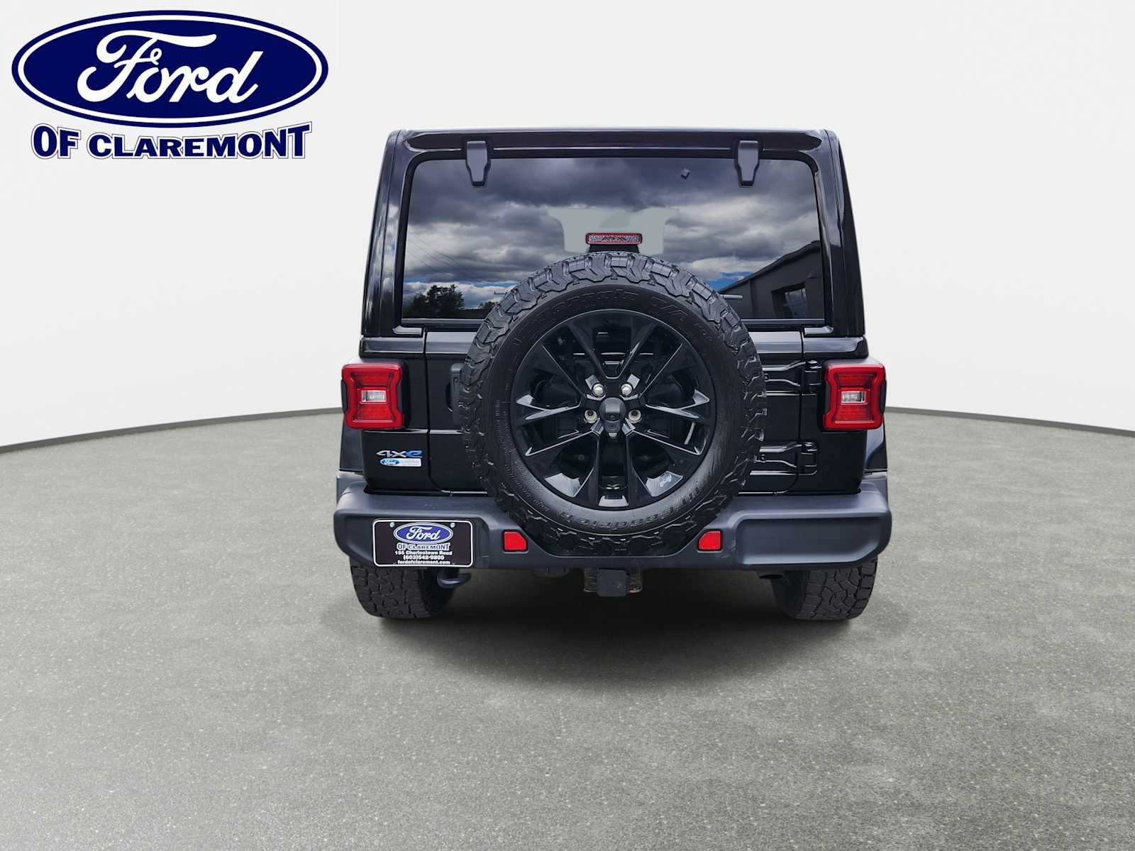 Used 2021 Jeep Wrangler Unlimited Sahara w/ Cold Weather Group AWD/4WD image 17