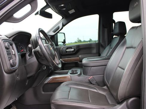 Used 2020 Chevrolet Silverado 2500 High Country w/ Z71 Off-Road Package AWD/4WD image 17