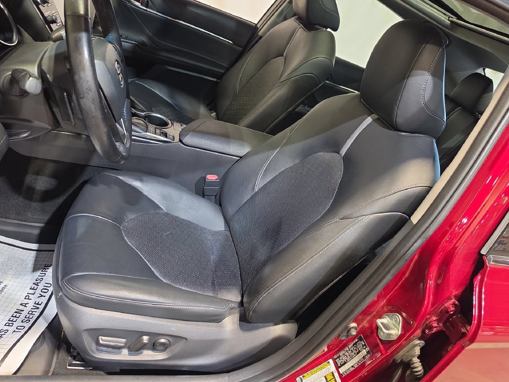 Used 2018 Toyota Camry XSE FWD image 13
