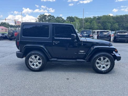 Used 2015 Jeep Wrangler Sahara w/ Connectivity Group AWD/4WD image 7