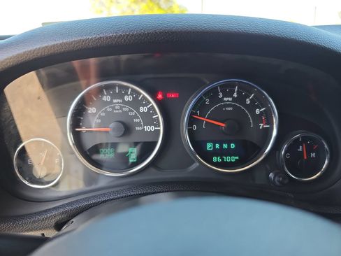 Used 2017 Jeep Wrangler Unlimited Sahara w/ Connectivity Group AWD/4WD image 21