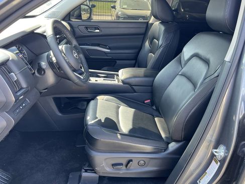 Certified 2024 Nissan Pathfinder SL w/ SL Premium Package image 11