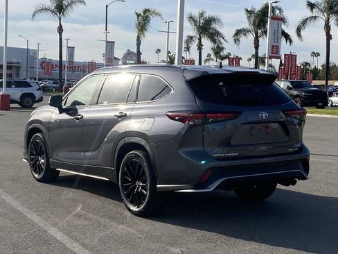 Certified 2025 Toyota Highlander XSE image 4