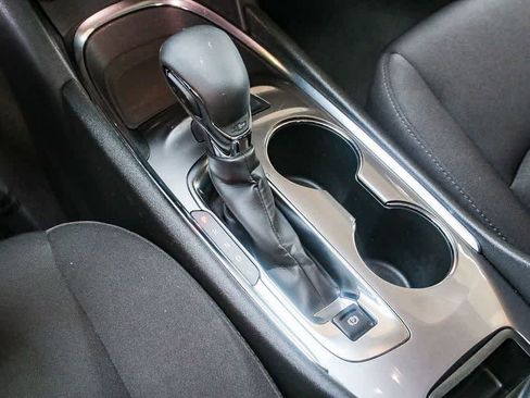 Used 2023 Chevrolet Malibu LT FWD image 19