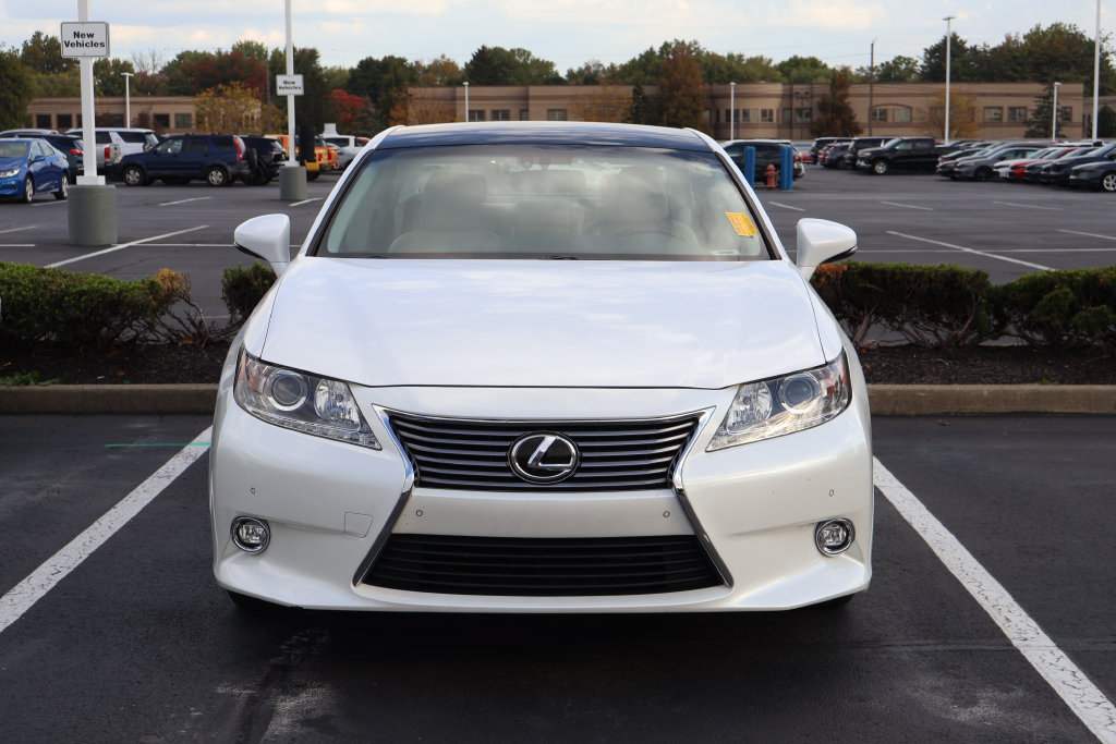 Used 2014 Lexus ES 350 w/ Ultra Luxury Package FWD image 2