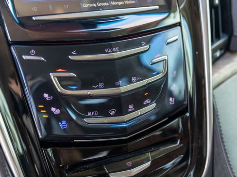 Used 2019 Cadillac Escalade Luxury AWD/4WD image 27