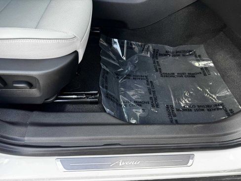 Used 2024 Buick Envision Avenir image 57