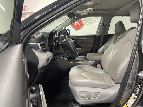 Used 2023 Toyota Highlander Limited AWD/4WD image 10