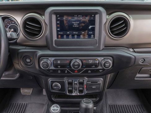 Used 2021 Jeep Gladiator Willys image 15