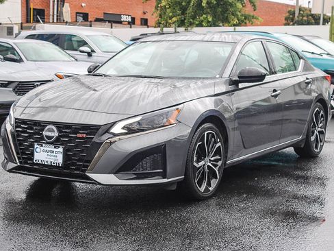 Used 2025 Nissan Altima 2.5 SR FWD image 3