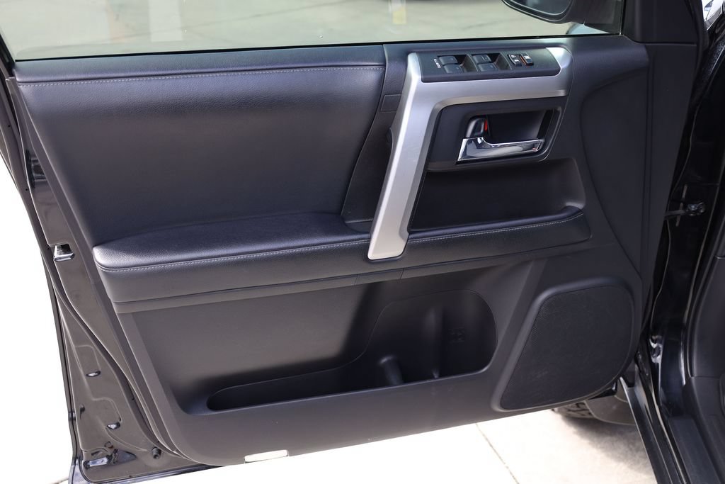 Used 2021 Toyota 4Runner SR5 AWD/4WD image 10