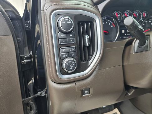 Used 2021 Chevrolet Silverado 1500 LTZ AWD/4WD image 23