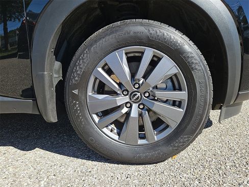 Certified 2024 Nissan Pathfinder S image 9