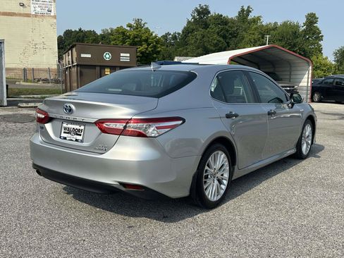 Used 2020 Toyota Camry XLE w/ Sunroof Package FWD image 6