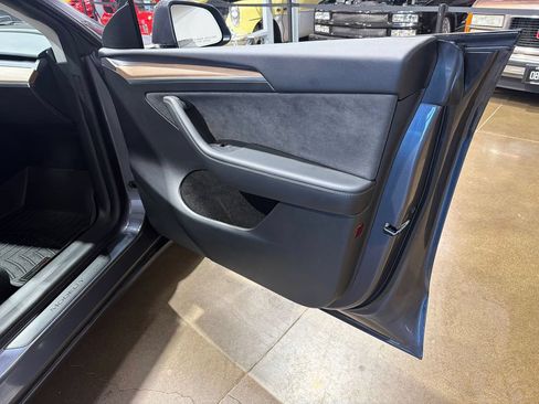 Used 2023 Tesla Model Y Long Range AWD/4WD image 13