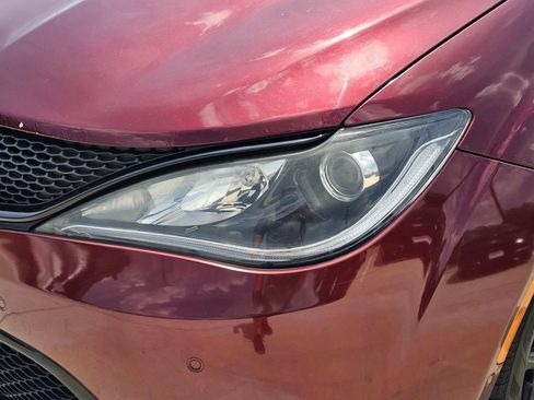 Used 2019 Chrysler Pacifica Limited w/ Advanced Safetytec Group FWD image 5
