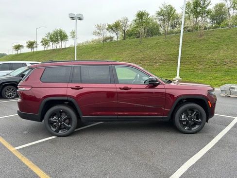 New 2026 Jeep Grand Cherokee L Limited w/ Limited Altitude Package AWD/4WD image 9