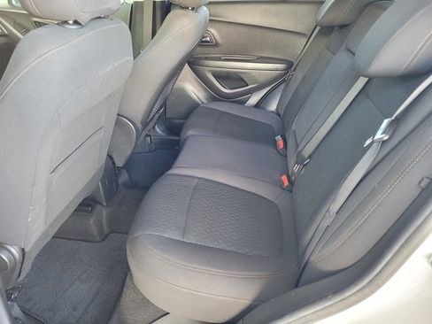 Used 2021 Chevrolet Trax LS w/ Fleet Convenience Package FWD image 15