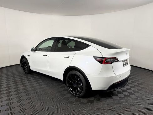 Used 2020 Tesla Model Y Long Range image 12