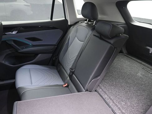 Certified 2025 Volkswagen Tiguan SE image 21