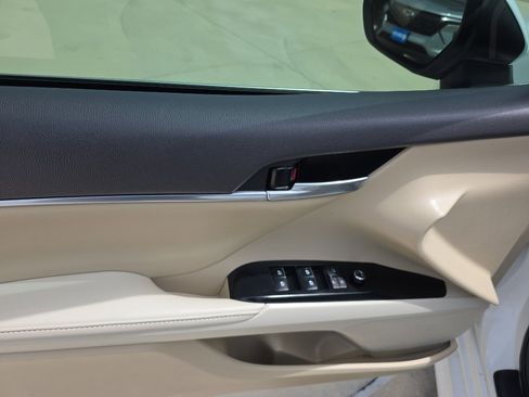 Used 2020 Toyota Camry XLE image 13