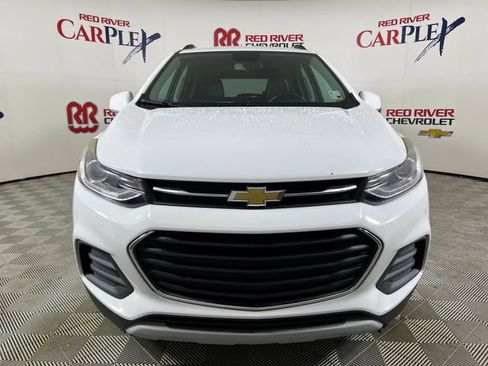 Used 2018 Chevrolet Trax LT w/ LT Convenience Package FWD image 2