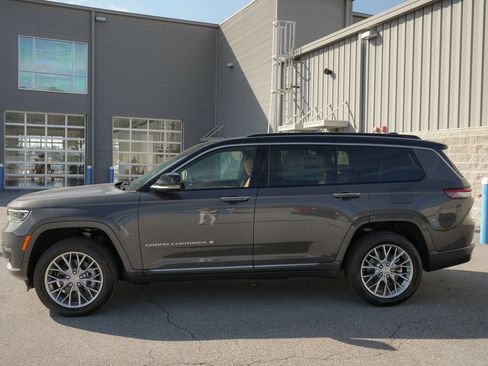 Used 2025 Jeep Grand Cherokee L Summit w/ Advanced Protech Group IV AWD/4WD image 11