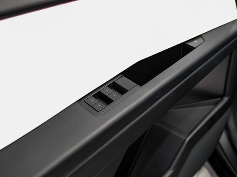 Used 2024 Tesla Cybertruck AWD Crew Cab image 39