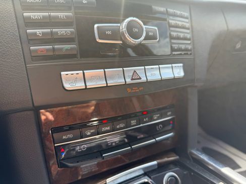 Used 2014 Mercedes-Benz E 350 4MATIC Sedan image 29