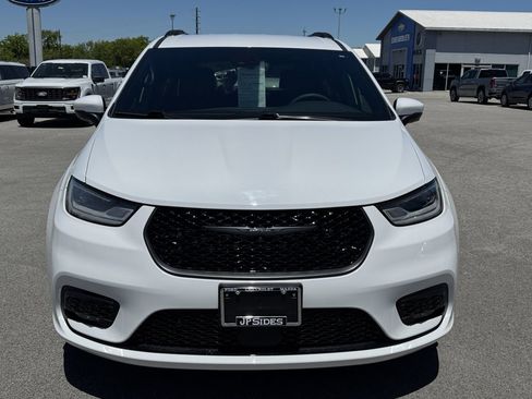 Used 2023 Chrysler Pacifica Touring-L w/ S Appearance Package AWD/4WD image 8
